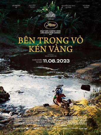 Póster de Bên Trong Vỏ Kén Vàng