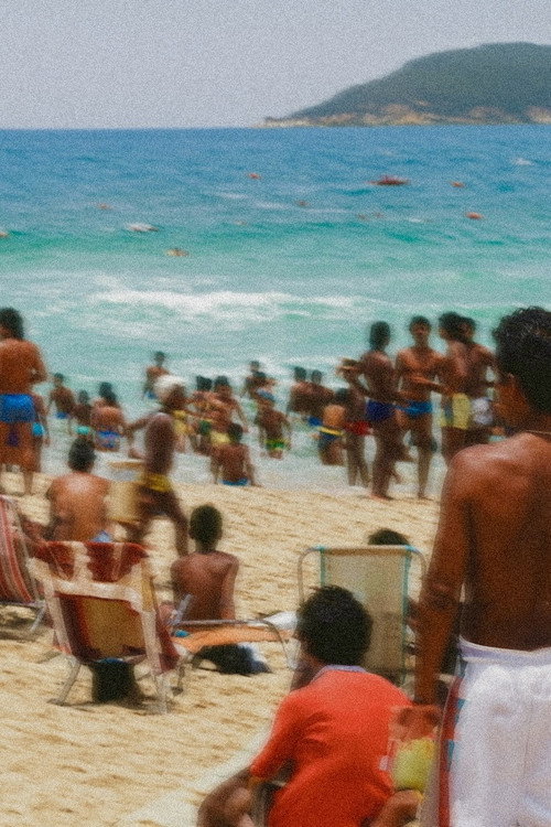 Póster de Os Pobres Vão à Praia