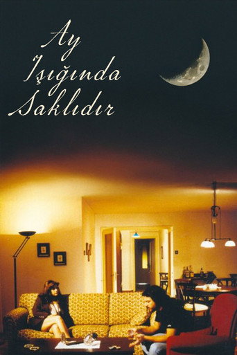 Póster de Ay, Işığında Saklıdır