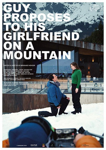 Póster de Guy Proposes To His Girlfriend On A Mountain