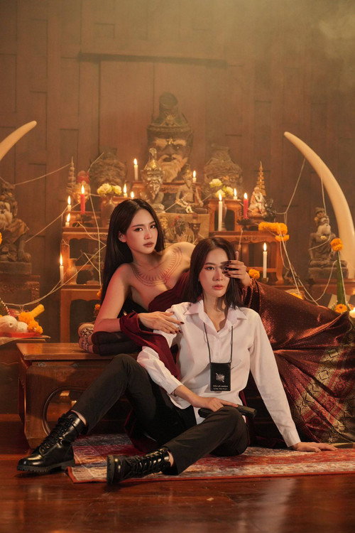 Póster de ข่มขลัง